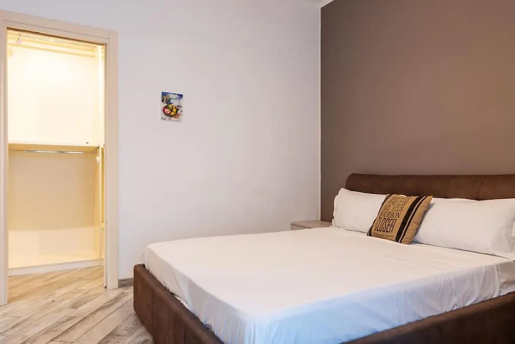 Bilocale Valtellina / Isola Apartment Milan