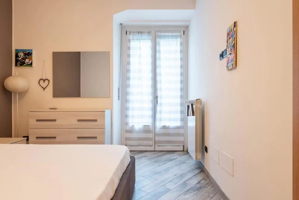 Bilocale Valtellina / Isola Apartment Milan