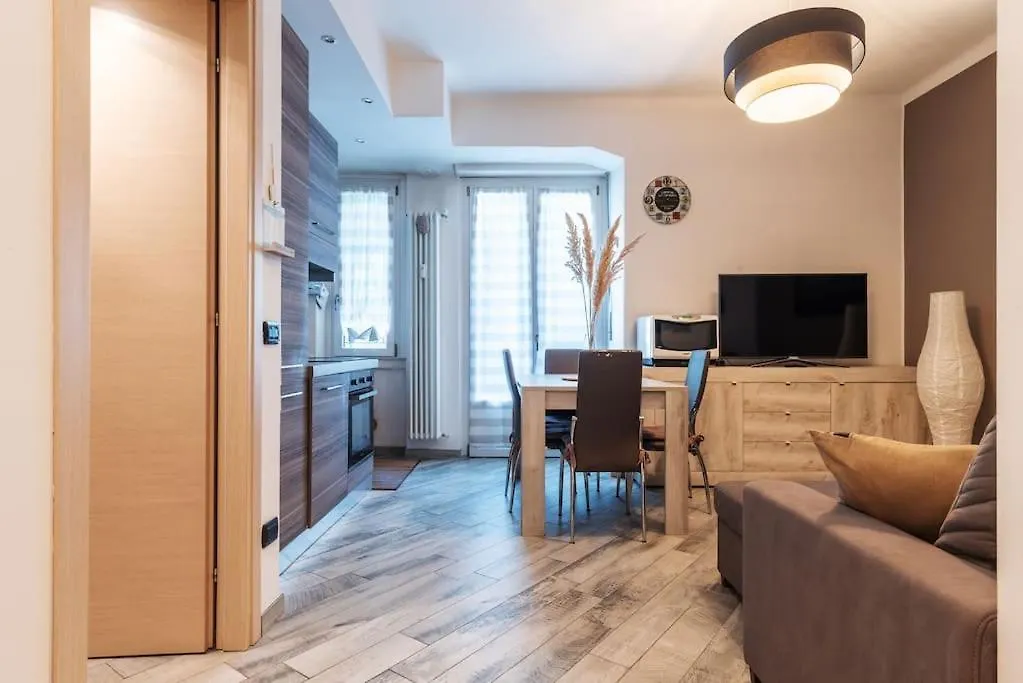 Bilocale Valtellina / Isola Apartment Milan
